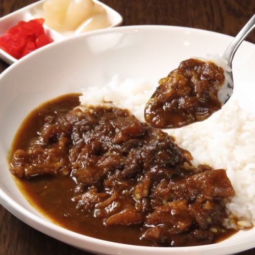 Once you try it, you'll be addicted to it! The curry with a hidden flavor is a bit different and spicy [beef tendon curry S size 660 yen]