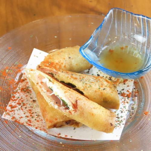 生ハムとクリームチーズ揚げ