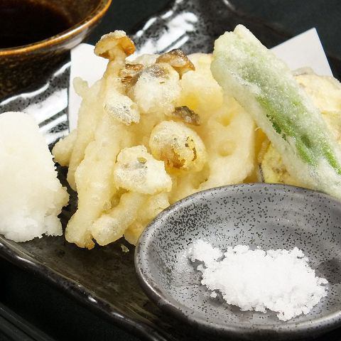 Assorted seasonal vegetable tempura