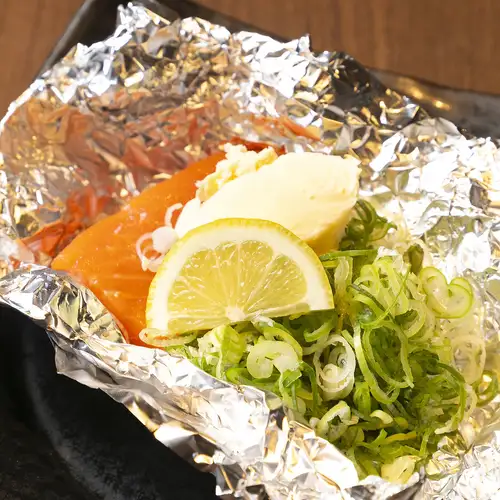 秋鮭と九条ネギのバターホイル焼き