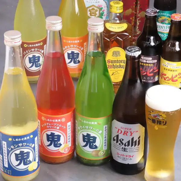 【最大15名様までの貸切宴会も承ります】当店は少人数でのアットホームな貸切宴会も大歓迎！最大15名様まで対応可能で、ご予算に応じたコース料理等のご相談も承っております。店舗の後ろには駐車場を1台完備しており、店外には喫煙スペースもございます。詳細はお気軽に店舗までお問い合わせください！