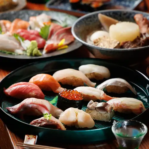 Many courses include all-you-can-drink options.