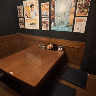 お座敷がしんどい方には掘りごたつ席も。ご家族利用はもちろん、会社宴会にもピッタリのお席です。