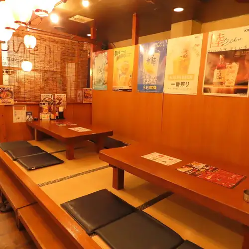 我們寬敞的榻榻米房間非常適合家庭用餐或公司宴會！