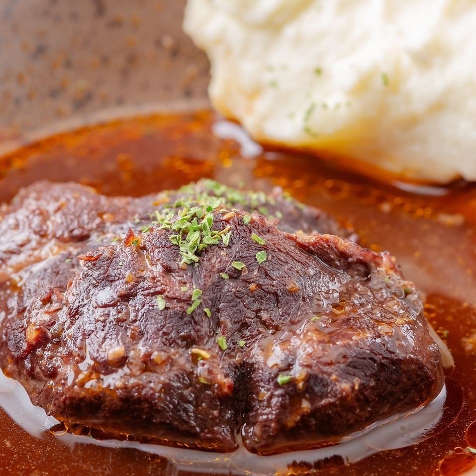 新鮮な道産豚肉をご用意！ほほ肉の赤ワイン煮が超オススメ！