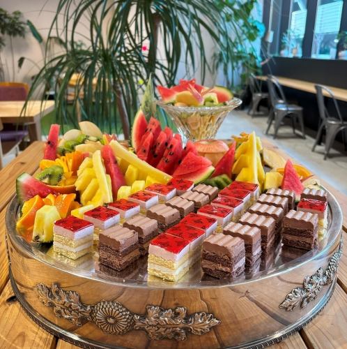 Recommended♪Seasonal fruit platter & sliced cake