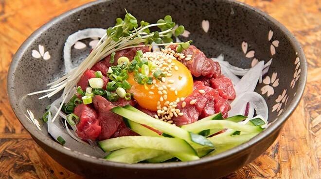 柏市最受欢迎的餐厅！熊本直送的新鲜马肉绝品！女性也能轻松享用的人气酒吧！