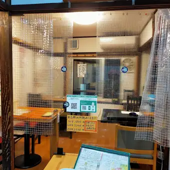 全員の顔が見渡せて宴会・飲み会が盛り上がります。お酌もしやすく職場の歓送迎会に最適。席移動もしやすく、主役を囲んでの思い出話に花が咲きます。【ご用途】大学サークル・ゼミの飲み会・高校の部活の保護者会・職場の歓送迎会・忘年会・新年会