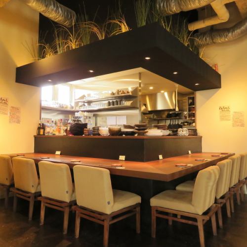 Popular with 2 people and regular customers.The counter seat that you can see first.Please from two people.We will answer if you can listen to recommended dishes and sake!