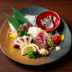 馬刺し盛り合わせ