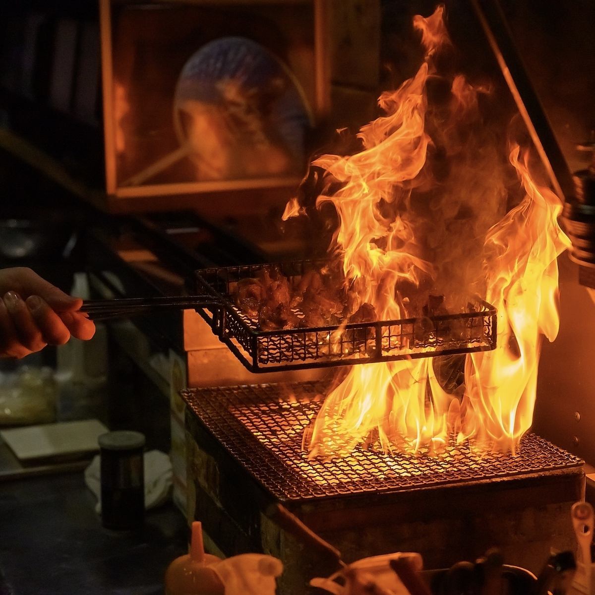 九州で話題の鶏料理！自慢の炭焼きや鳥刺しを召し上がりください