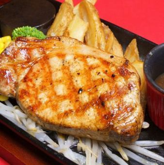 요네자와 돼지의 로스 스테이크 180g(라이스 첨부・오모리 무료)