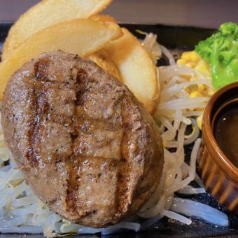 *A bargain combo where you can choose the ultimate two-layered hamburger steak and one dish of your choice!