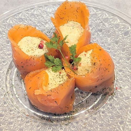 スモークサーモンのいぶりがっこポテトサラダ
