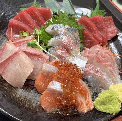 〈名物〉刺身盛合せ　一人前～