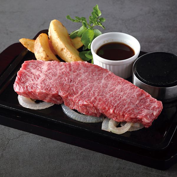 贅沢な一品♪炭火で焼き上げる神戸牛ロースステーキ！