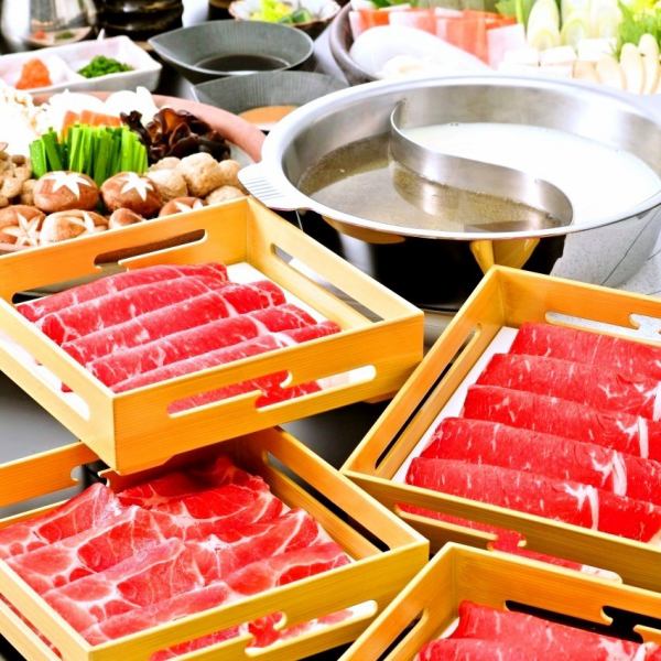 【食べ放題】豊富な種類のおだしでお肉や野菜の美味しさを味わえる！