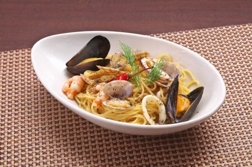 Shrimp, squid, clams and mussels peperoncino