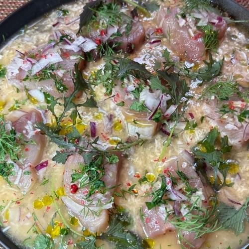 고토 생선의 카르파치오 야마토 고구마와 다시마 소스