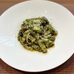 壺タコ・ジャガイモ・青唐辛子のジェノベーゼパスタ