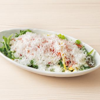 たっぷりチーズのオーシャンキングと玉子のシーザーサラダ