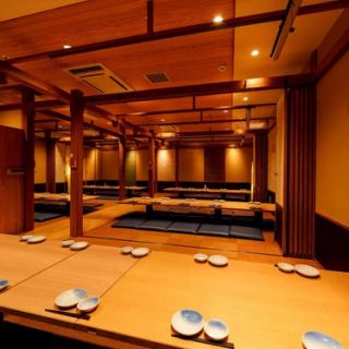 中規模の宴会にも対応可能な個室を用意しております◎扉付き個室になりますので、女子会・合コンでの宴会にもピッタリの空間に早変わりします。各種クーポンでお得に♪飲み放題付きコースはコスパ◎(川崎駅/個室/牛タン/焼き鳥/肉寿司/飲み放題/デート/宴会コース/記念日/接待/宴会)