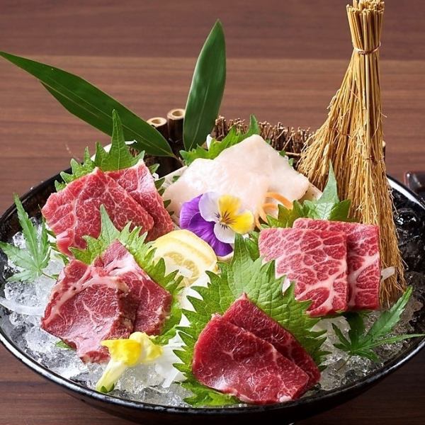 【極上の味わい】絶品≪馬刺し1320円(税込)~≫で贅沢な時間を完全個室でお楽しみ下さい。大津駅からすぐ
