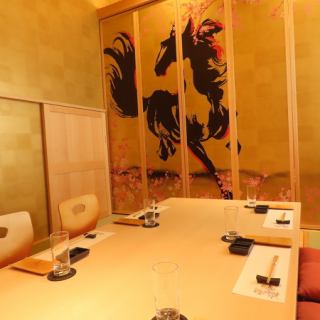 【掘りごたつ個室　6名様席×2】楽な姿勢で快適にご利用いただける掘りごたつタイプの個室席です。接待や特別なお食事に最適なお席ですのでぜひご利用ください♪