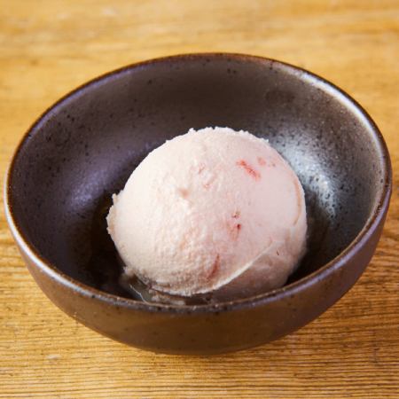 Amaou strawberry ice cream