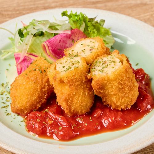 俵カニクリームコロッケ トマトソース