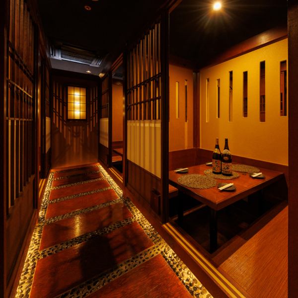 少人数からご利用いただける個室や、団体様でのご宴会にも最適な掘りごたつ席など、お客様にとって快適に過ごせるお席へご案内させていただきます！得な飲み放題付コースは2980円～！当日予約も承っております！