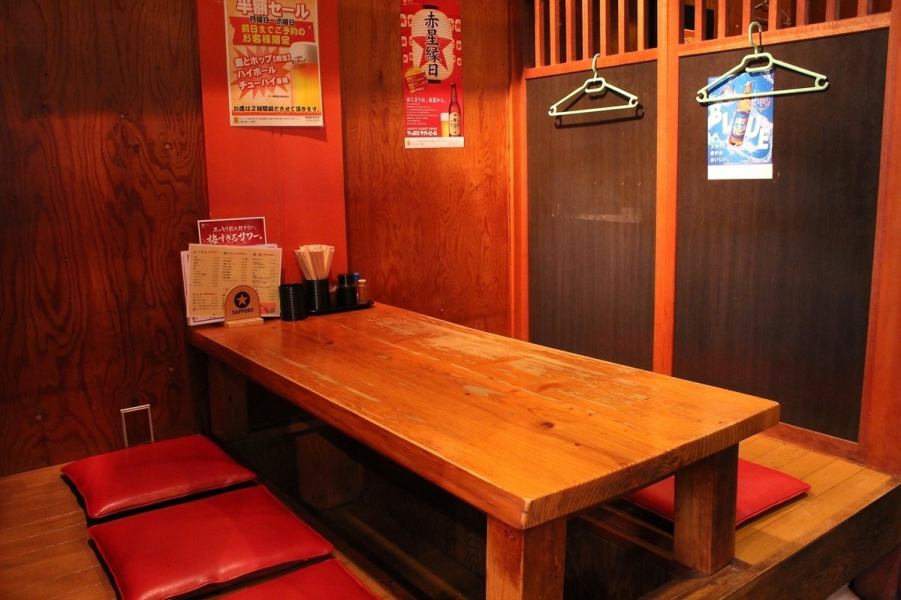 There are spacious and relaxing digging seats and tatami rooms ♪ Groups are also welcome!