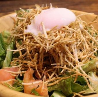 パリパリごぼうの温玉サラダ