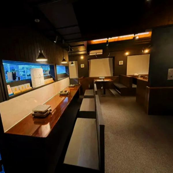 お一人様でも気軽に利用できるカウンター席をご用意。仕事帰りの食事や、少人数で静かに過ごしたいシーンに最適です。目の前で焼き上げる臨場感を楽しみながら、自分のペースでジンギスカンを堪能できるのが魅力。2名様での利用にも対応しています。