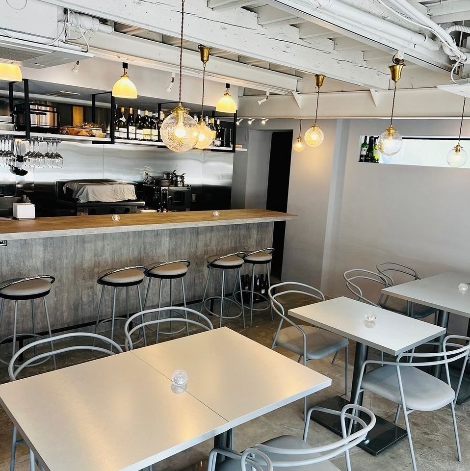 センス抜群のスタイリッシュで統一感ある店内はデートにピッタリ