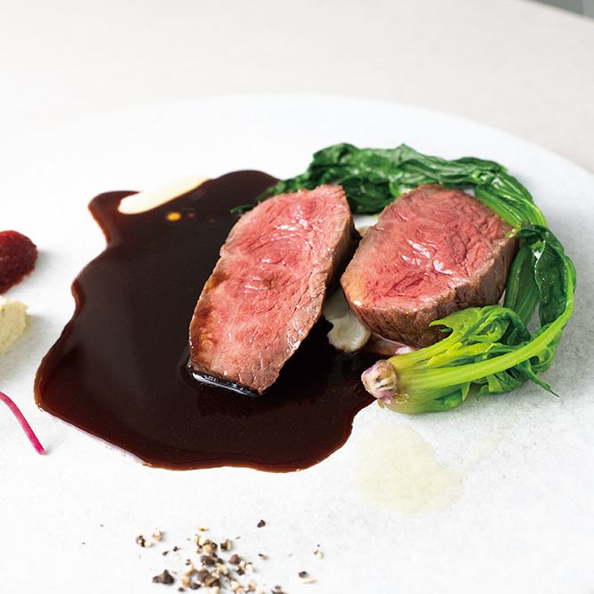 时尚和谐的室内设计非常适合约会。