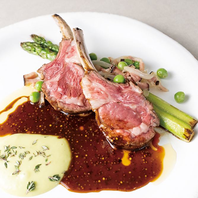 时尚和谐的室内设计非常适合约会。