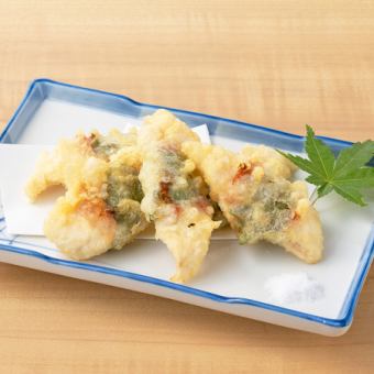 [Meat dish] Chicken fillet with plum and shiso tempura