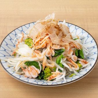 新玉葱と桜海老の春香るサラダ