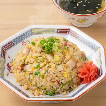 当地一家中餐馆的炒饭