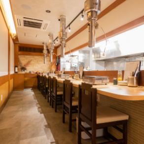カウンター席は最大8席ご用意しています。1~2名様にぴったりのこの席では、カップルや一人飲みのお客様にも最適です◎お一人様でも気兼ねなく楽しめるメニューも取り揃えておりますので、お仕事帰りや一人焼肉にもおススメです♪目の前で調理される料理を楽しみながら、ゆっくりお酒や焼肉をご堪能下さい★