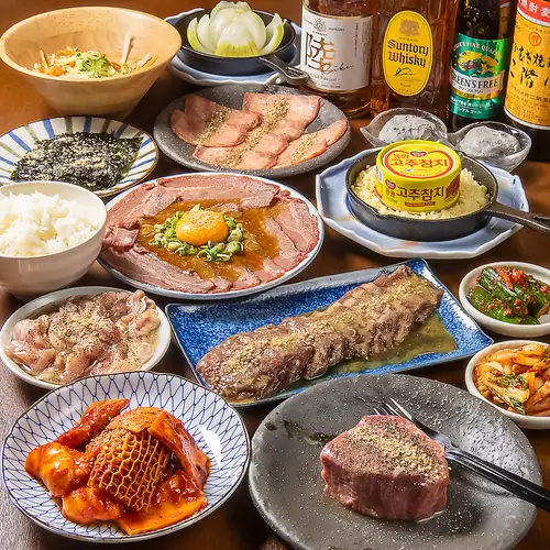 We offer a variety of yakiniku (Japanese BBQ) banquet courses.