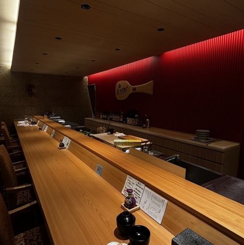 大カウンターは鮨屋の顔