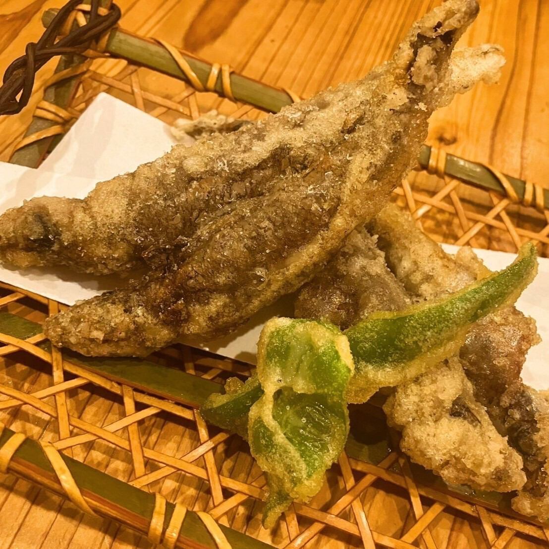 我們也擅長做天婦羅！我們會根據食材調整包皮和煎炸的時間。