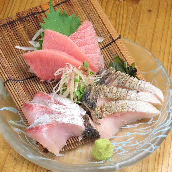 經典人氣菜單“2種天然生鮪魚拼盤”和“3種時令生魚片拼盤”