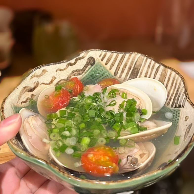 店主是一位擁有超過25年經驗的日本廚師，他精心烹調菜餚！