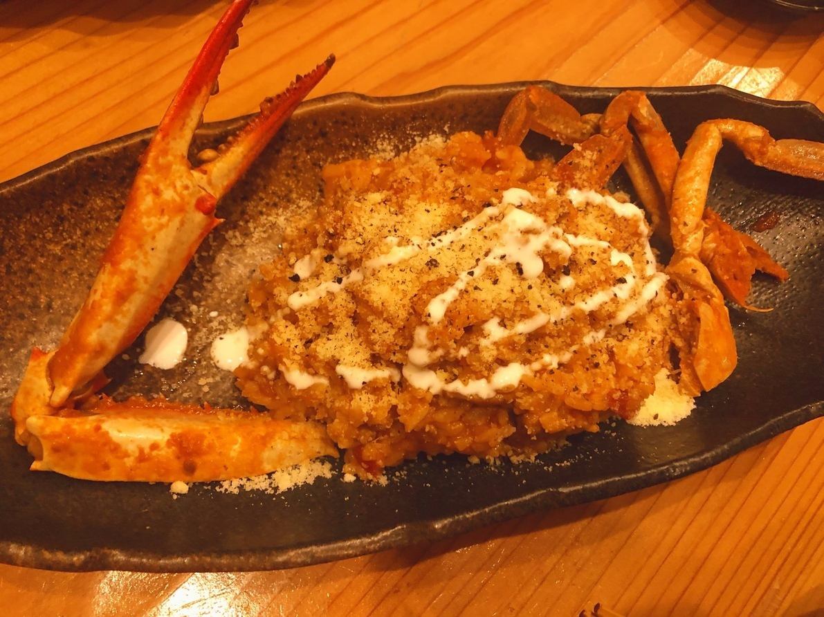 有些日子，菜單上會有西式菜餚，例如生牛肉片、漢堡牛排、焗烤和燴飯。