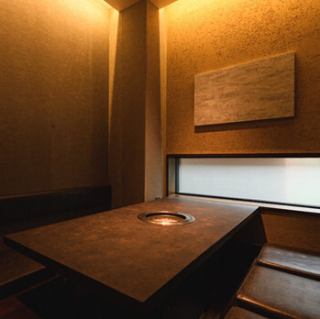 足元広々の4～6名様でご利用いただける掘りごたつ式個室席です。ゆったりお寛ぎいただける掘りごたつ座敷はお子様連れのお客様も安心！お祝い事にも是非ご利用ください。
