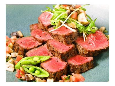 In our shop, the main course of the course surely has a steak.We will deliver fine Hida beef.