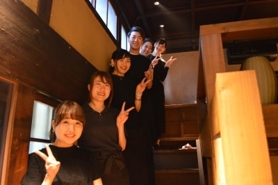 這麼愉快的員工正在等待。這是一家堅持日本料理的商店，但很多來自西方食品的商店都註冊了！